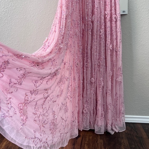 NEW $798 Mac Duggal 93685 Sequin 3D Embellished Cap Sleeves gown size 10 - Picture 8 of 15